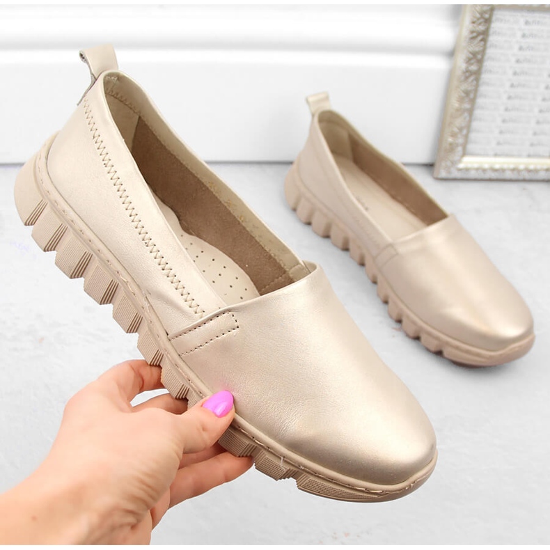 Scarpe slip-on da donna comode in pelle color oro Helios 405.27 beige 1