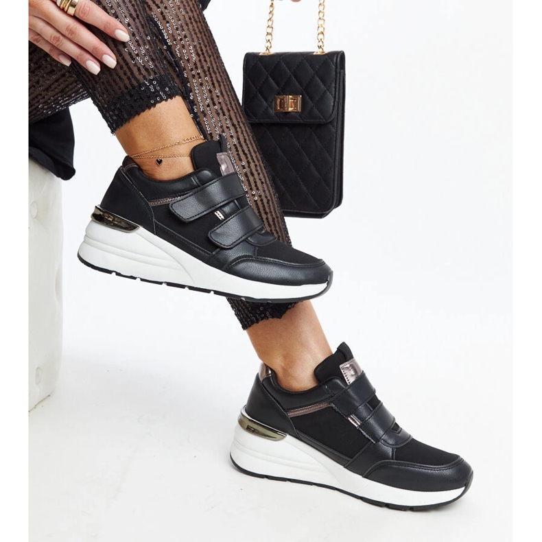Sneakers nere con zeppa con chiusura in velcro di Orly nero 1