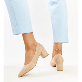 Décolleté Araxi beige con tacco alto 2