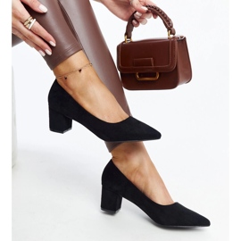 Décolleté Araxi nere con tacco nero 1