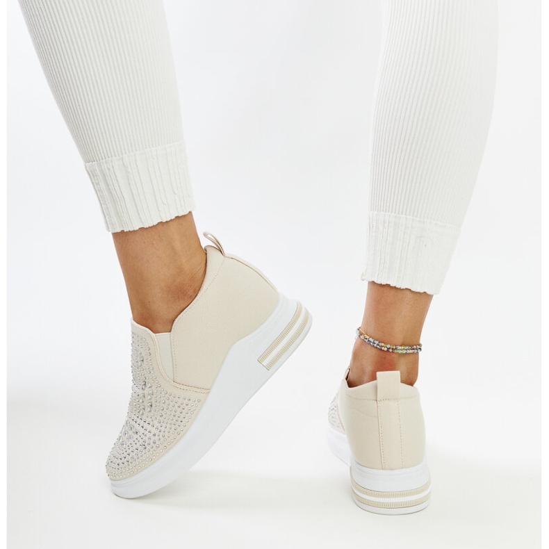 Sneakers con zeppa beige di Fossacesia 1