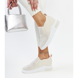 Sneakers con zeppa beige di Fossacesia 2