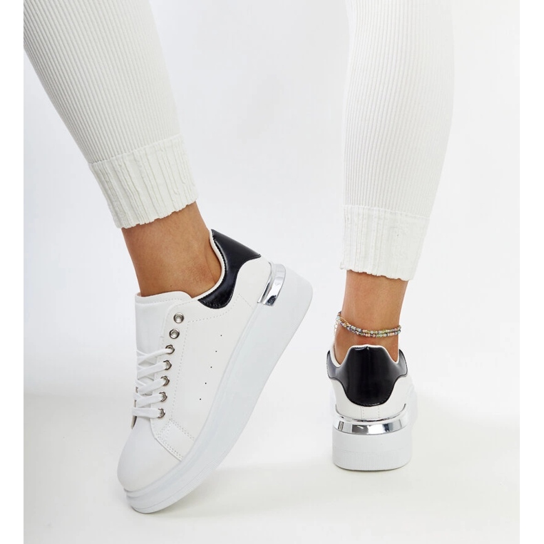 Scarpe sportive bianche con inserto Meriana nera bianca 1