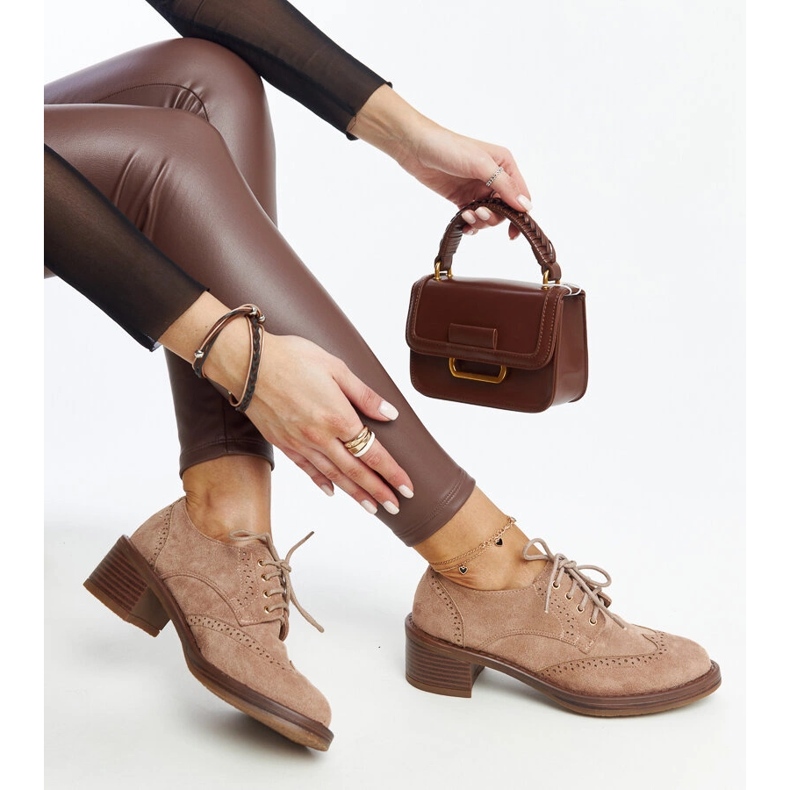 Scarpe con tacco in pelle scamosciata marrone di Tigard 1