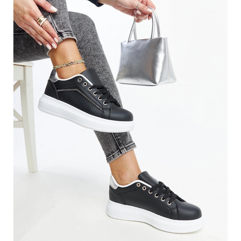 Sneakers nere con strass decorativi Perica nero 1