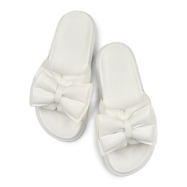 Infradito da donna bianche con fiocco, realizzate in ecopelle bianco 1