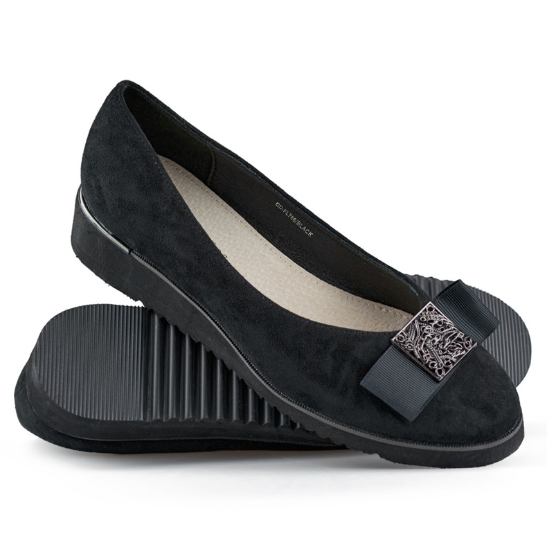 Décolleté in camoscio nero con zeppa bassa 1