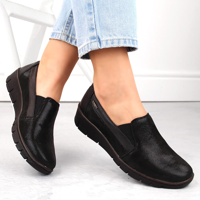 Scarpe slip-on comode da donna in pelle, nere Helios 350.015.011 nero 1