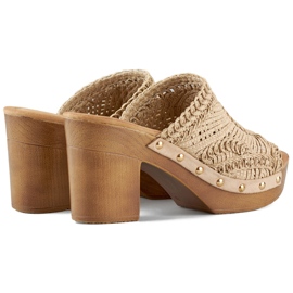 Infradito da donna in pizzo beige con suola che imita il legno 1