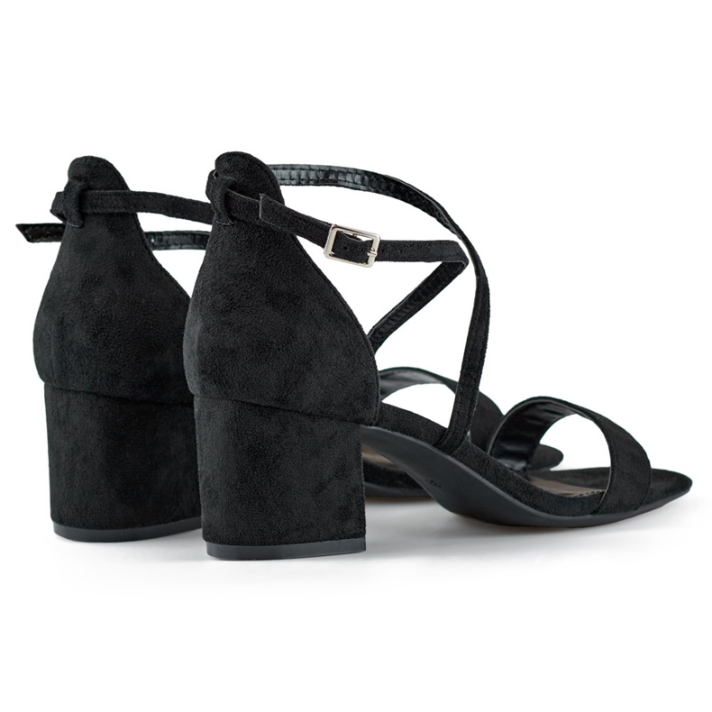 Sandali da donna bassi in camoscio nero con tacco e cinturini 1