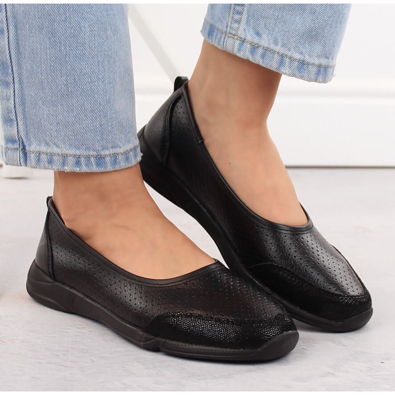 Ballerine da donna in pelle traforata nere eVento 3621 nero 1