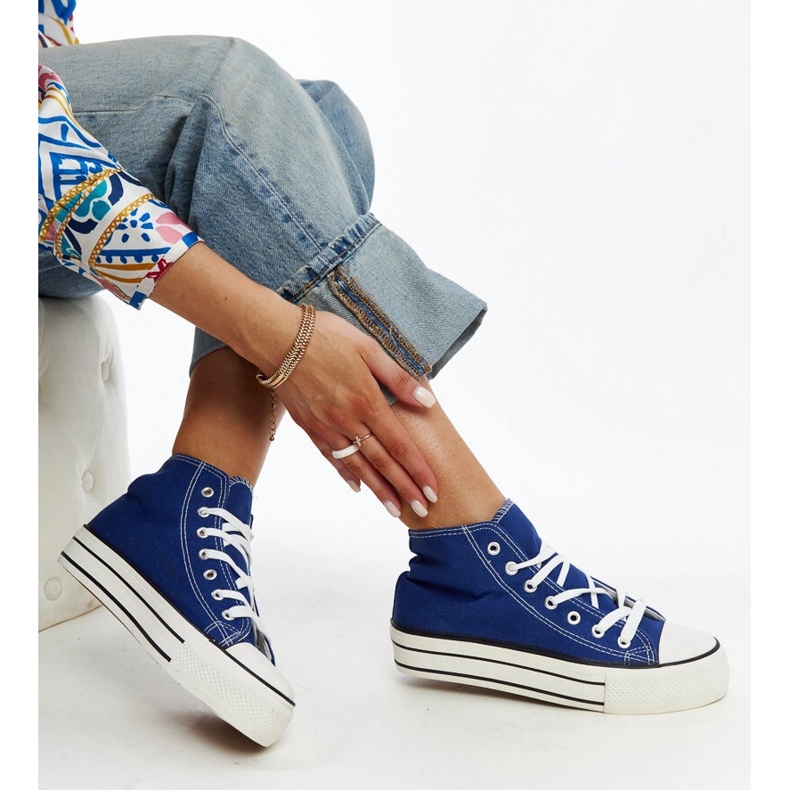 Sneakers alte blu con suola spessa di Bagy 1
