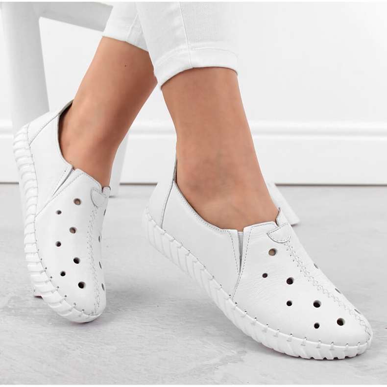 Scarpe slip-on da donna in pelle traforata, bianco Artiker 54C0560 1