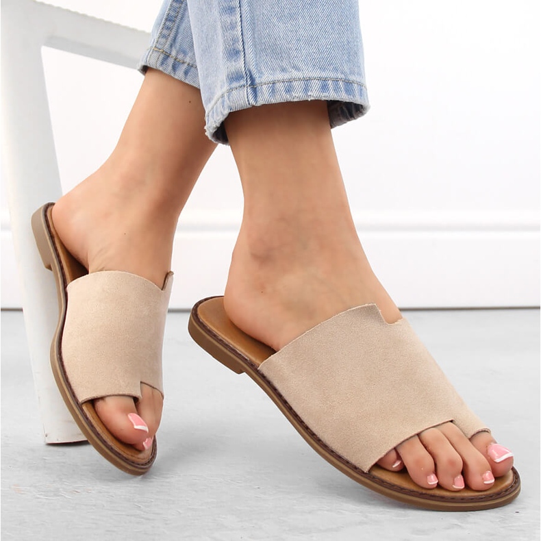 Infradito da donna in camoscio beige eVento 4586 1