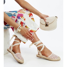 Espadrillas in pizzo beige con tacco aperto di Teha 1