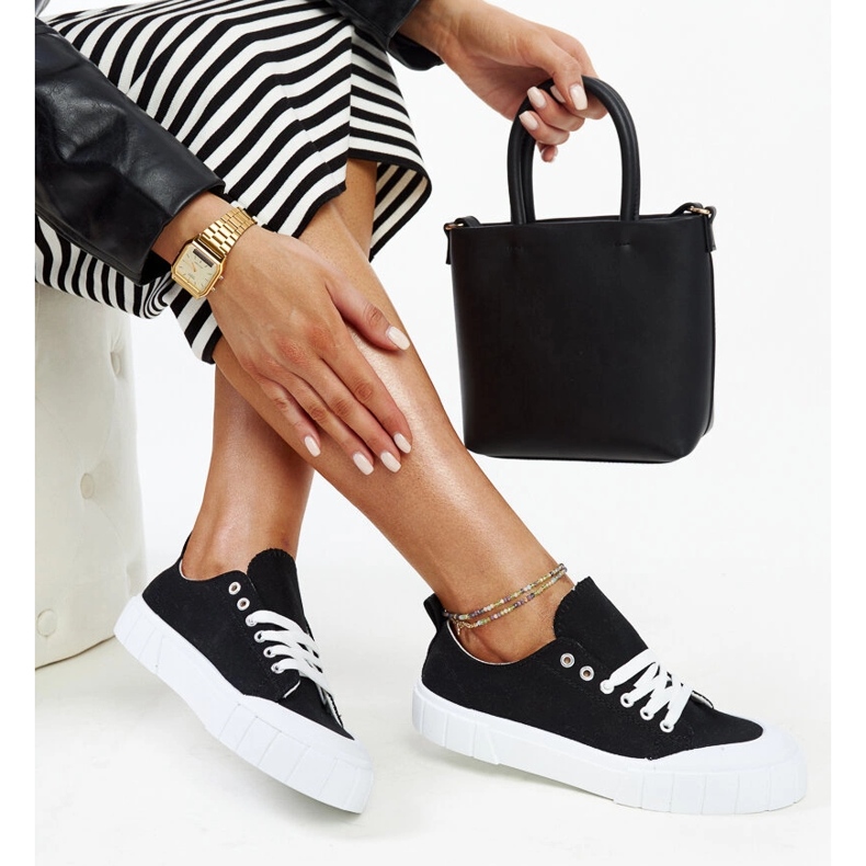 Sneakers in tessuto nero di Eduard 1