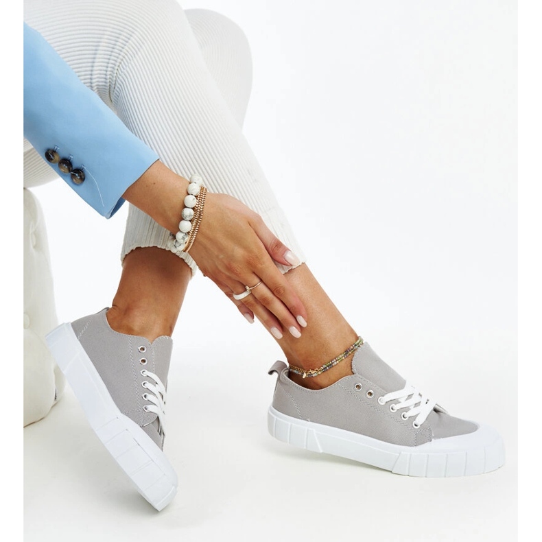 Sneakers in tessuto grigio di Eduard 1