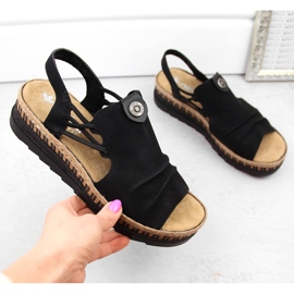 Comodi sandali slip-on da donna neri con zeppa Rieker V7972-00 nero 2