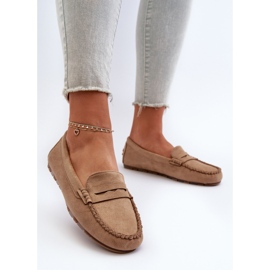 Mocassini classici in pelle scamosciata da donna Glimris beige scuro 2