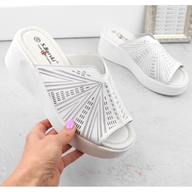 Comode pantofole da donna in pelle con zeppa, bianche, S.Barski LR275 bianco 1