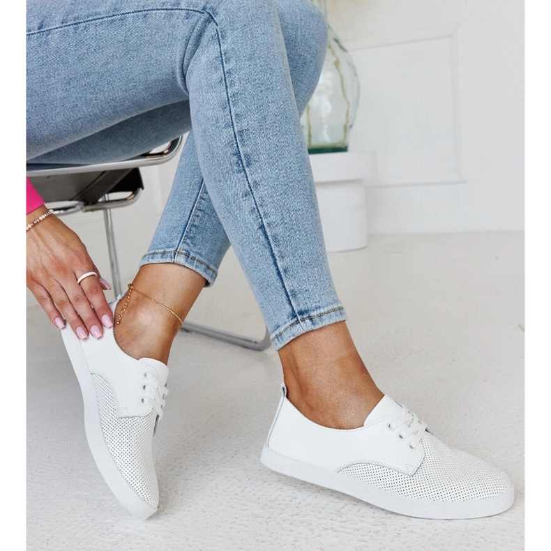 Sneakers classiche bianche in pelle di Radwa bianca 1