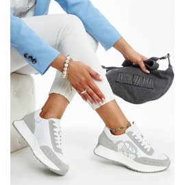 Sneakers in pelle bianca e grigia di Salimah bianco 1