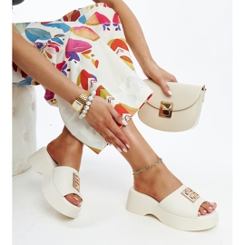Infradito in pelle beige con fibbia Halabi 1