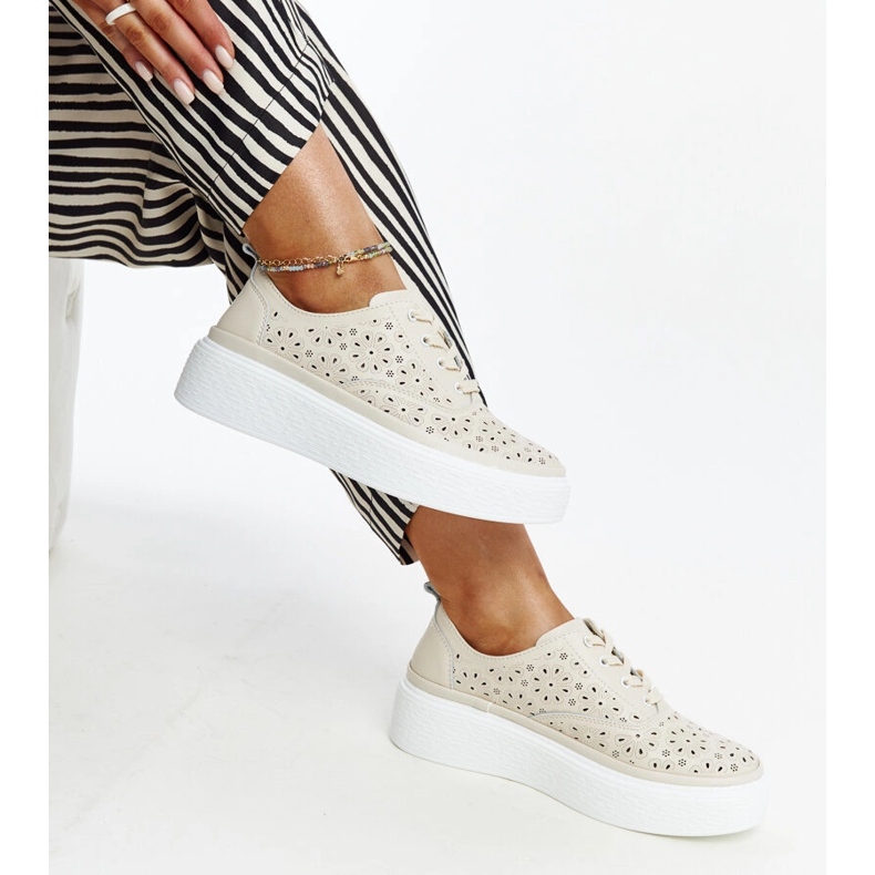 Scarpe sportive in pelle beige 1