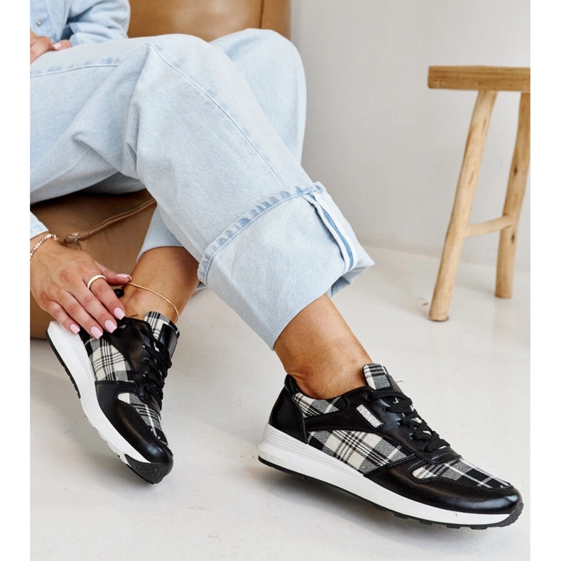 Scarpe in pelle nera con fibbia decorativa nero 1