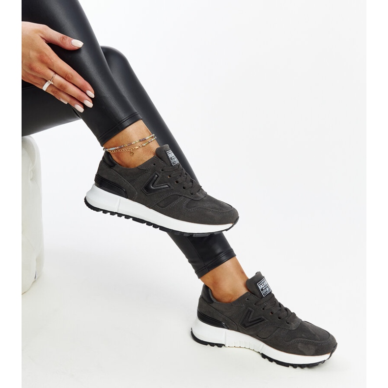 Sneaker grigio scuro con suola Olonio più spessa 1