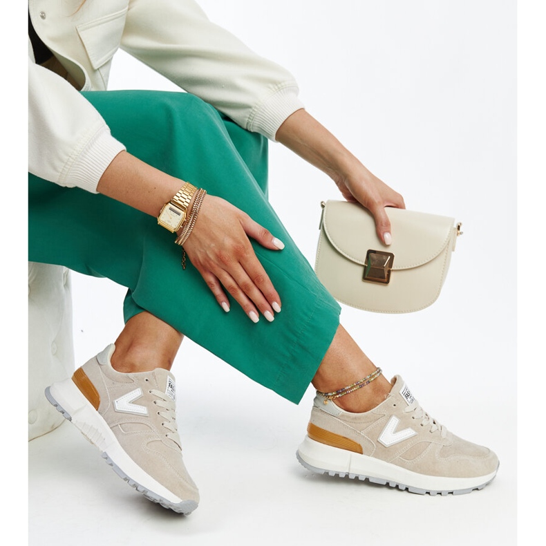 Sneakers beige con suola Olonio più spessa 1