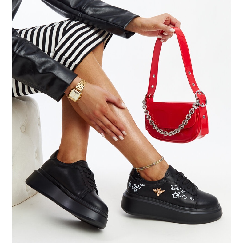 Scarpe in pelle nera con fibbia decorativa nero 1