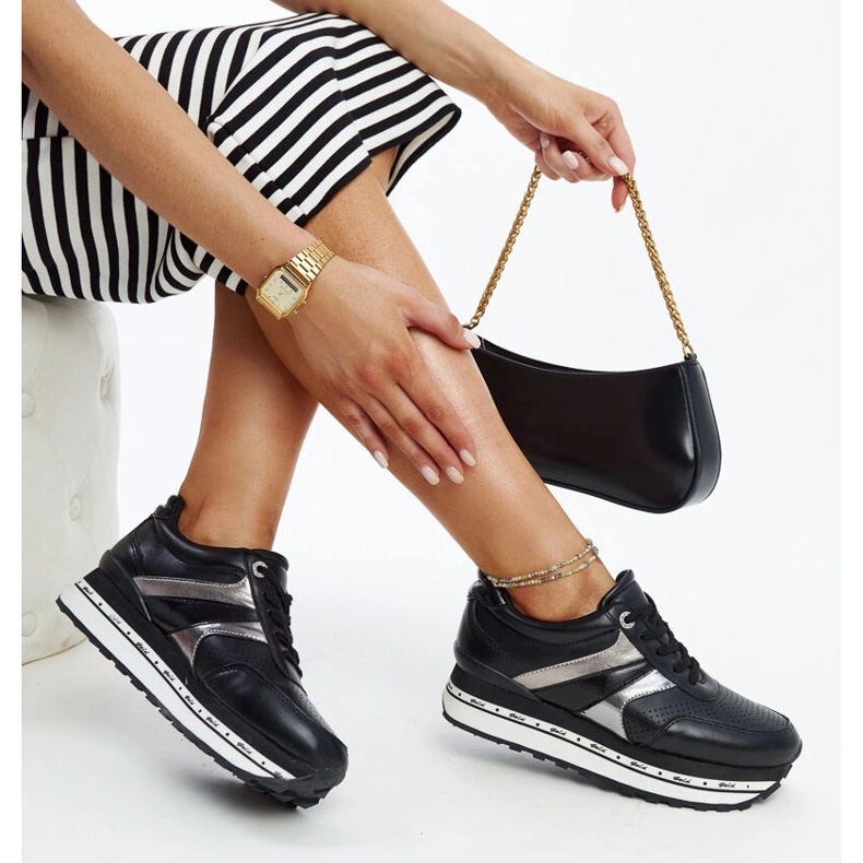 Scarpe in pelle nera con fibbia decorativa nero 1