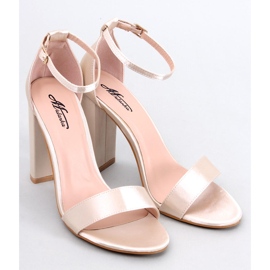 Sandalo Ranae color albicocca beige 1