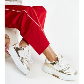 Sneakers alte bianche e dorate con plateau di Farkas bianco 1