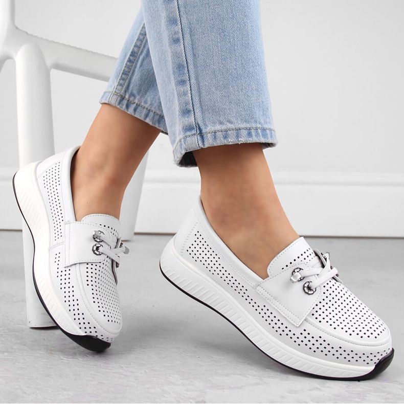 Scarpe da donna in pelle, mocassini slip-on traforati, bianco Artiker 54C1752 1