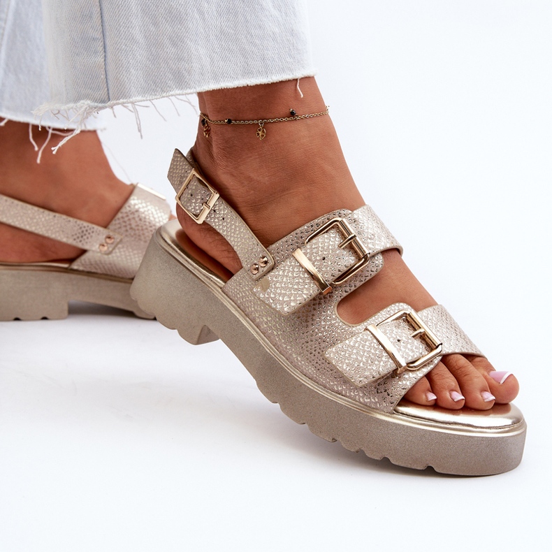 Sandali Con Fibbia Da Donna In Eco Pelle Oro Konantia d'oro 2