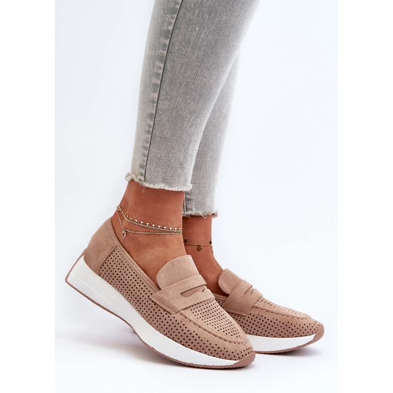 Mocassini con plateau beige in pelle scamosciata ecologica da donna di Inesqua 2