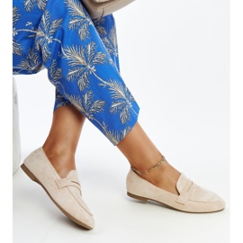Mocassini beige chiaro realizzati in eco-camoscio Hennie 1