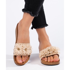 Ciabatte da donna in camoscio beige con fiori 1