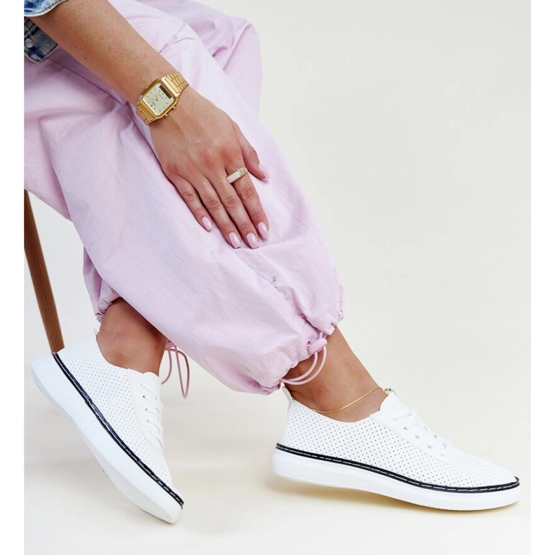 Sneakers Biserka traforate bianche e nere bianco 1