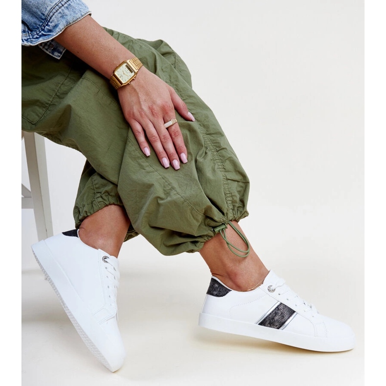 Sneaker bianche e nere con striscia Grada decorativa bianca 1