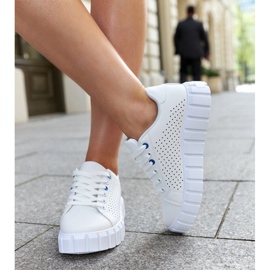 Sneaker bianche con massiccia suola Nesibe bianco 1