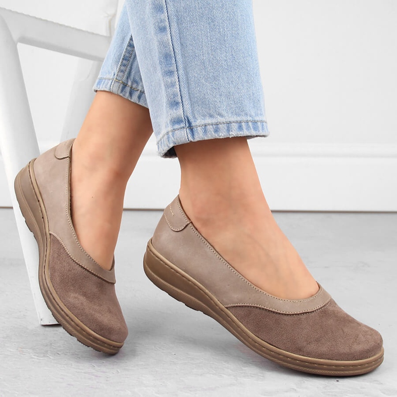 Comode scarpe slip-on da donna in pelle, beige Helios 426.002.02 1