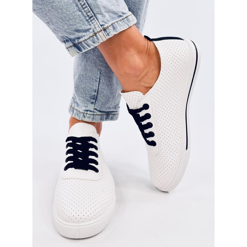Costier Sneakers traforate da donna di colore nero bianca 1
