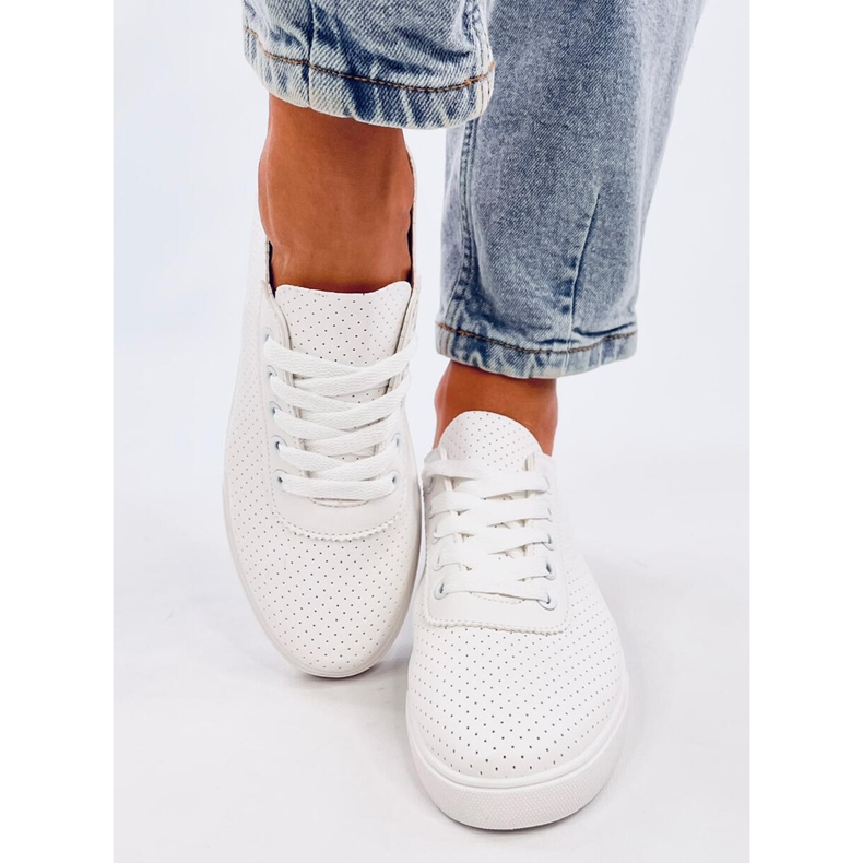 Costier Sneakers traforate da donna di colore bianco 1