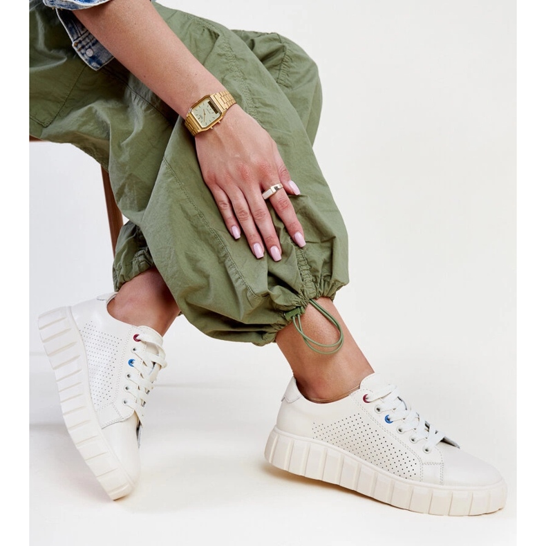 Scarpe da ginnastica in pelle beige di Zvonka 1