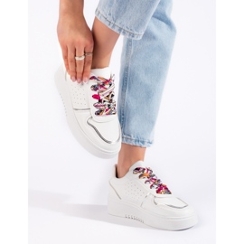 Sneakers bianche da donna legate con un nastro bianca 1