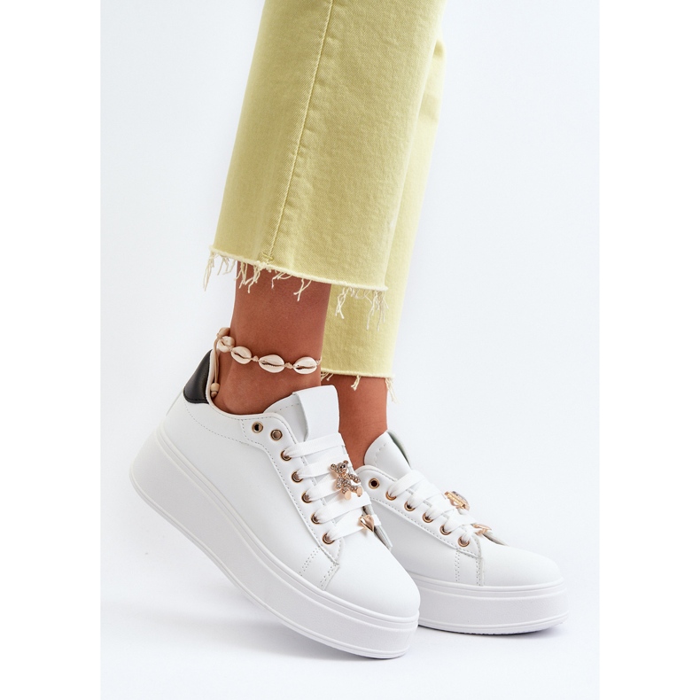 Sneakers da donna con plateau e spille in ecopelle, cavisa bianca bianco 2