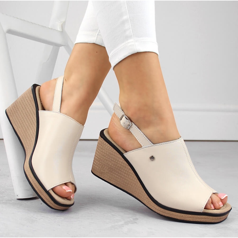 Sandali zeppa da donna in pelle beige Filippo DS6027 1